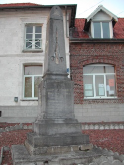 Tilloy-les-Hermaville monument aux morts.jpg