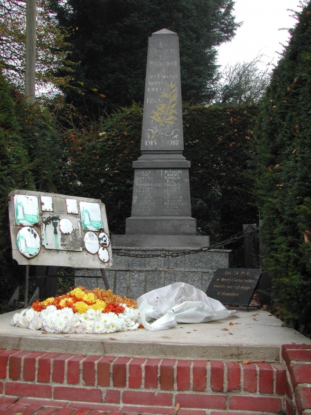 Fichier:Pierremont monument aux morts.jpg