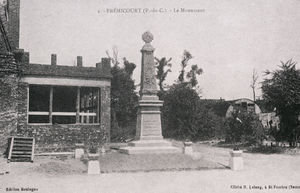 Le monument aux morts - Carte postale ancienne