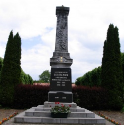 Sus-Saint-Léger monument aux morts.jpg