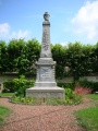 Villers-les-Cagnicourt monument aux morts.jpg