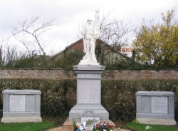 Sainte-Catherine monument aux morts.jpg