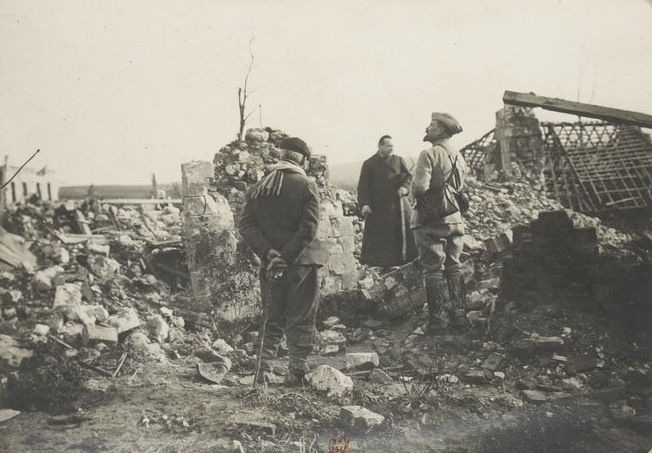 Fichier:Ablain-Saint-Nazaire presbytère ruines 1915.jpg