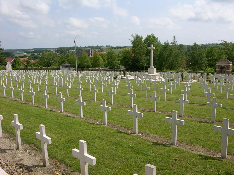 Fichier:Saint-pol-sur-ternoise communal-cemetery-extension.jpg