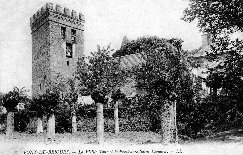 Fichier:St Léonard vieille tour et presbytère.jpg
