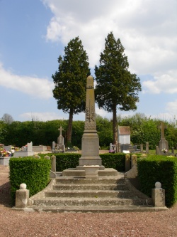 Saulchoy monument aux morts.jpg
