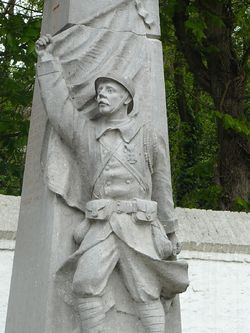 Dainville monument aux morts 3.JPG