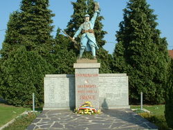 Evin-Malmaison monument aux morts.jpg