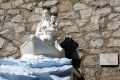 Bainghen Statue Notre Dame de Boulogne.jpg