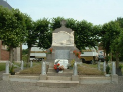 Lagnicourt-Marcel monument aux morts.jpg