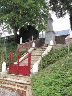 Nielles-lès-Bléquin monument aux morts 1.JPG