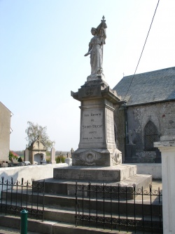 Saint-Tricat monument aux morts.jpg