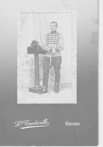 Fichier:Albert Mustin - uniforme des hussards - cavalerie légère.jpg