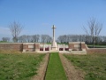Ecoust-St-Mein cimetière militaire.jpg