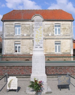 Villers-Brulin monument aux morts.jpg