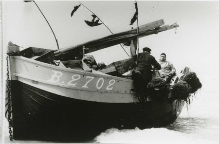 Paul Clerc (à la barre) et son frère Florent Clerc de retour de pêche à bord du "Notre-Dame de l'Univers"