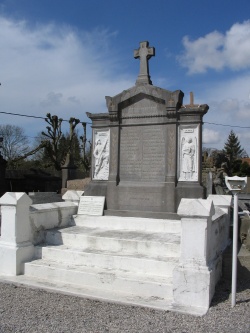 Wailly-Beaucamp monument aux morts.jpg
